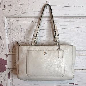 COACH Leather Shoulder Bag Key Tag Attached Off White 👉🏻15.5”👇🏻9”